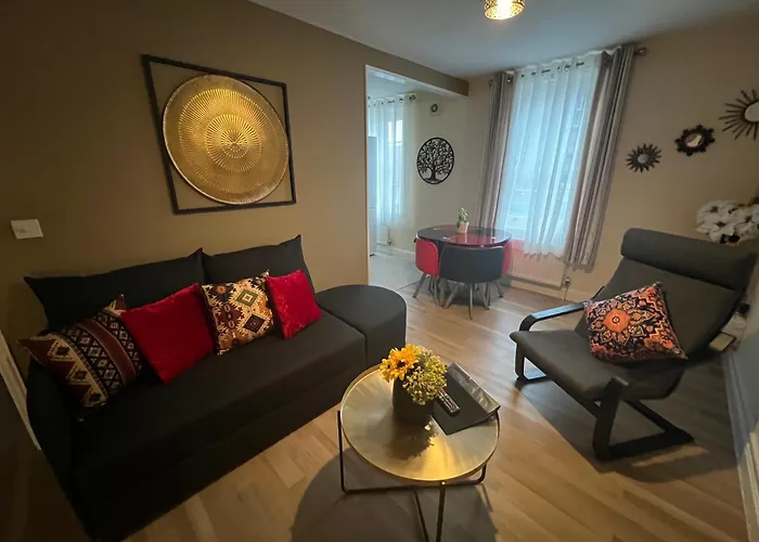 Glastonbury High Street Sanctuary- 2 Bd, Sleeps 4