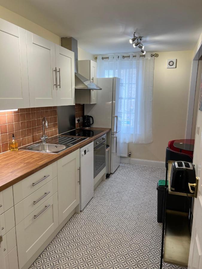High Street Sanctuary- 2 Bd, Sleeps 4 Glastonbury