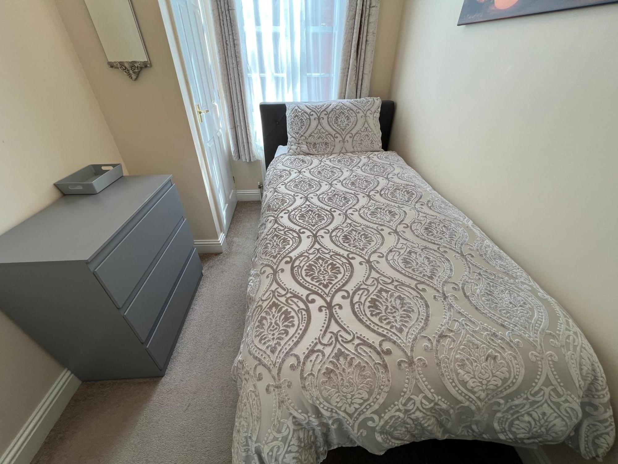 High Street Sanctuary- 2 Bd, Sleeps 4 Apartment *